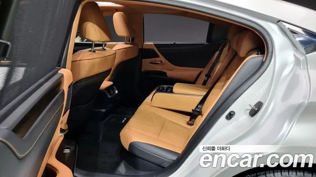 Lexus ES 2023