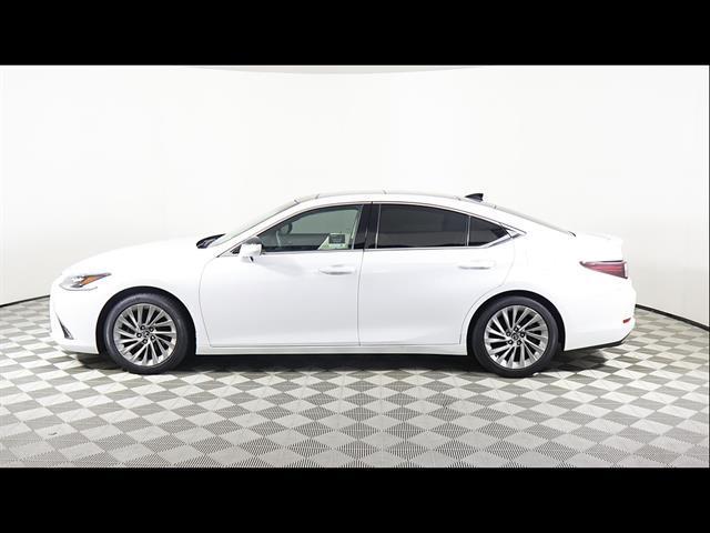 Lexus ES 2022