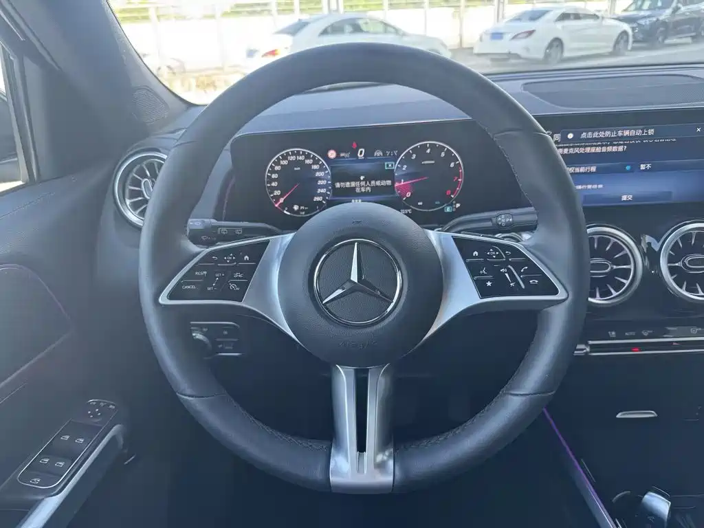 Mercedes-Benz GLB 2025