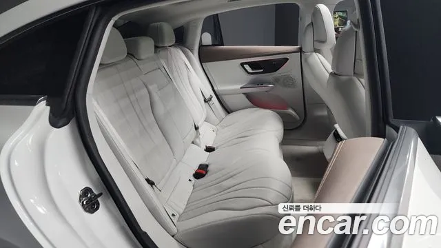 Mercedes-Benz EQE 2024