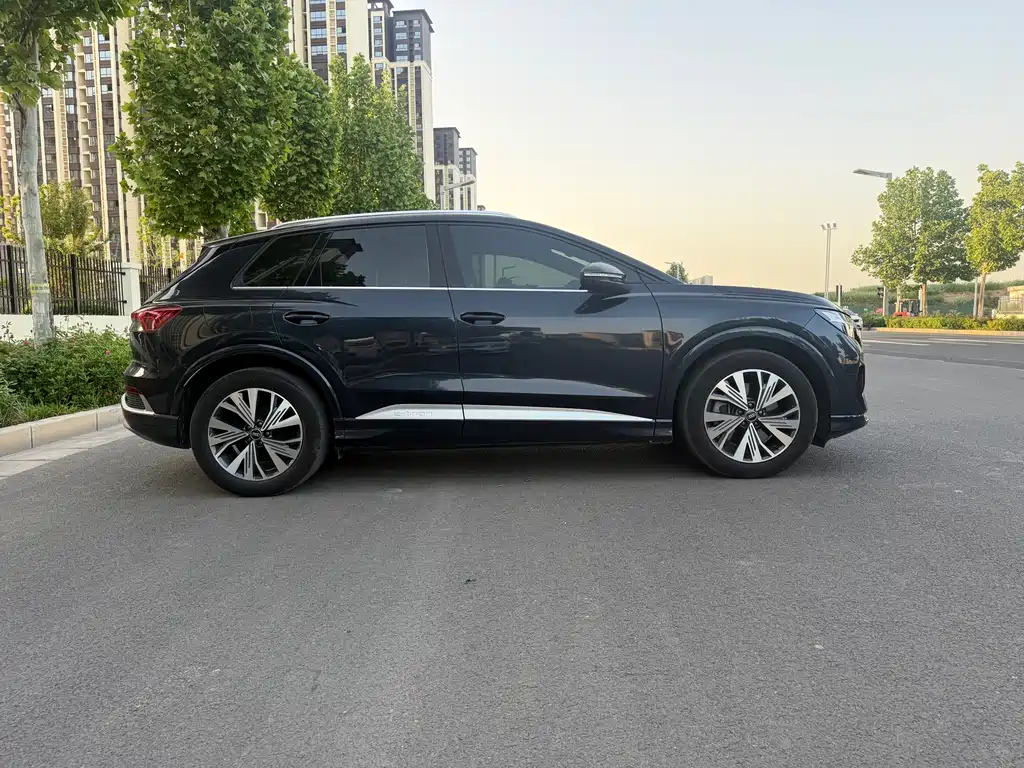 Audi Q4 e-tron 2023
