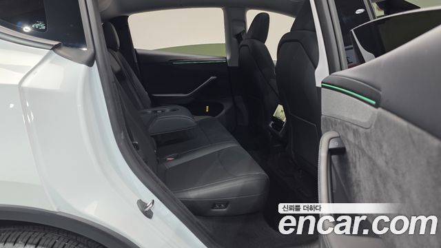 Tesla Model Y 2025