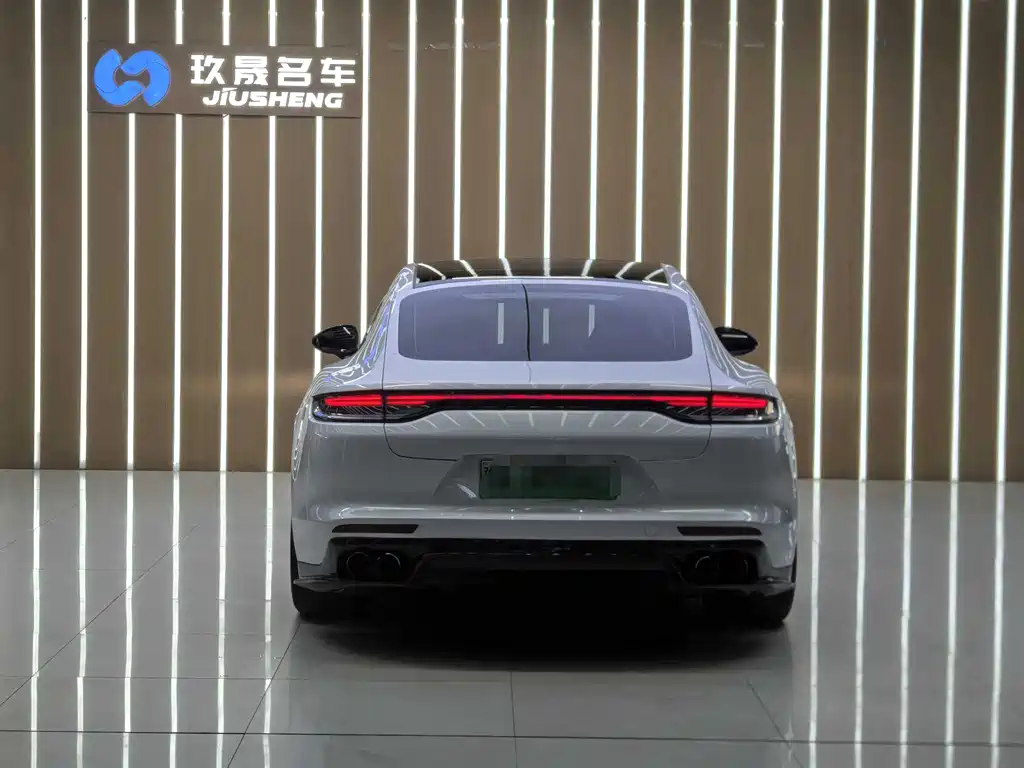 Porsche Panamera 2021