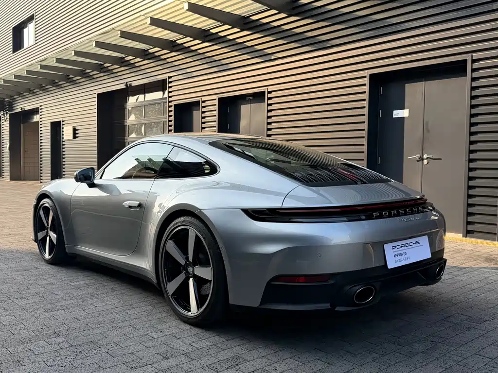 Porsche 911 2025