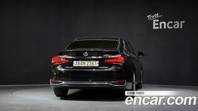 Lexus ES 2022