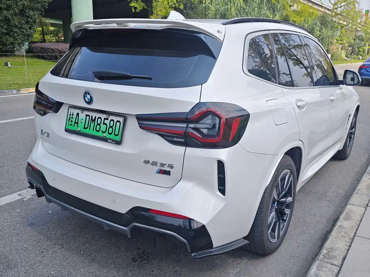BMW iX3 2024