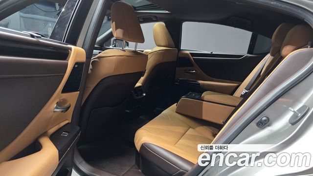 Lexus ES 2021