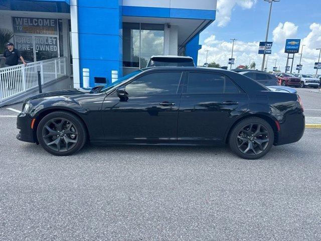 Chrysler 300 2022