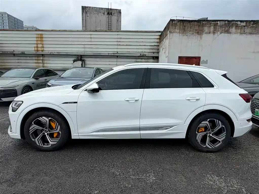 Audi e-tron 2023