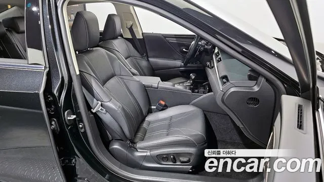Lexus ES 2020