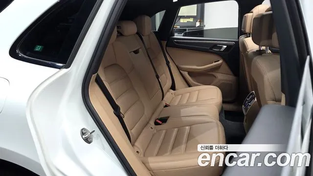 Porsche Macan 2021