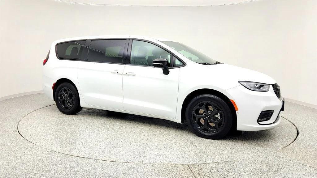 Chrysler Pacifica 2024