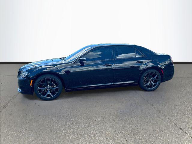 Chrysler 300 2022