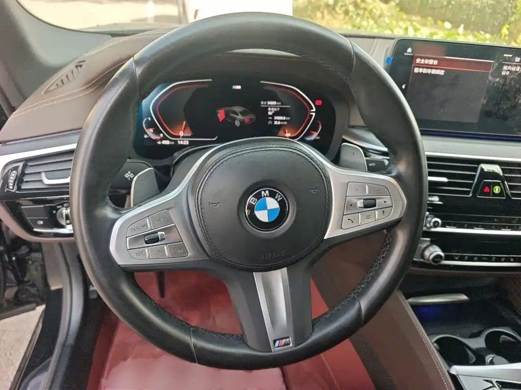 BMW 5 серии 2023