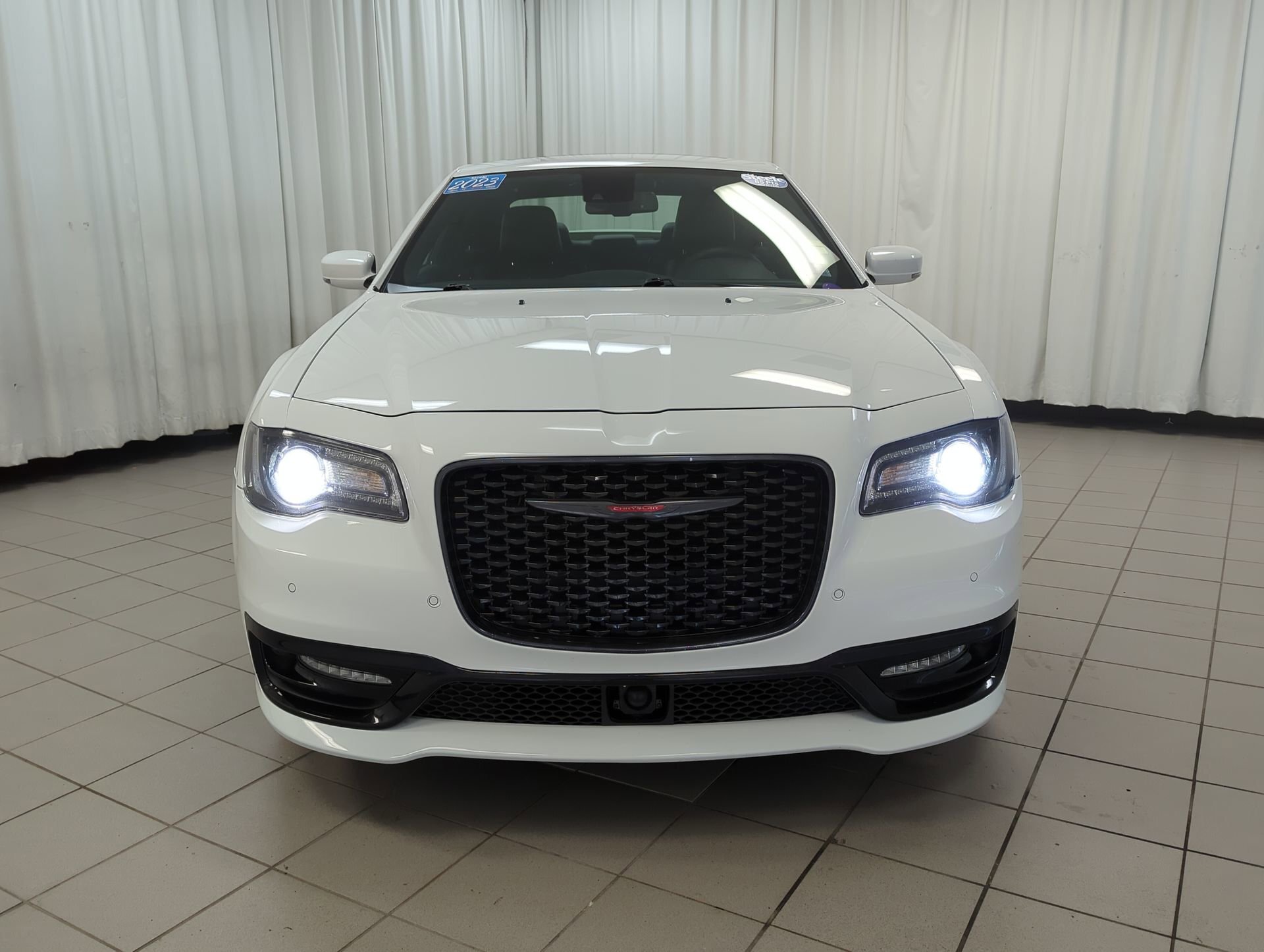 Chrysler 300 2023