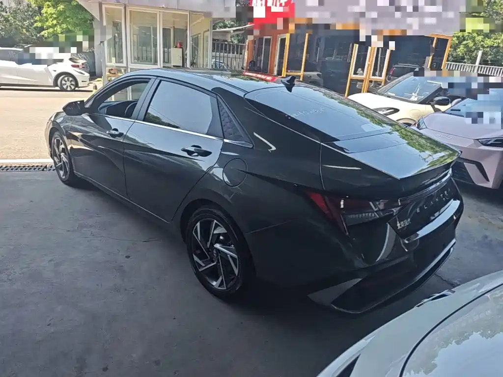 Hyundai Elantra 2025
