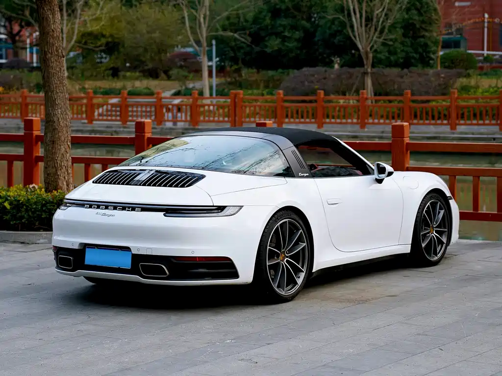 Porsche 911 2023
