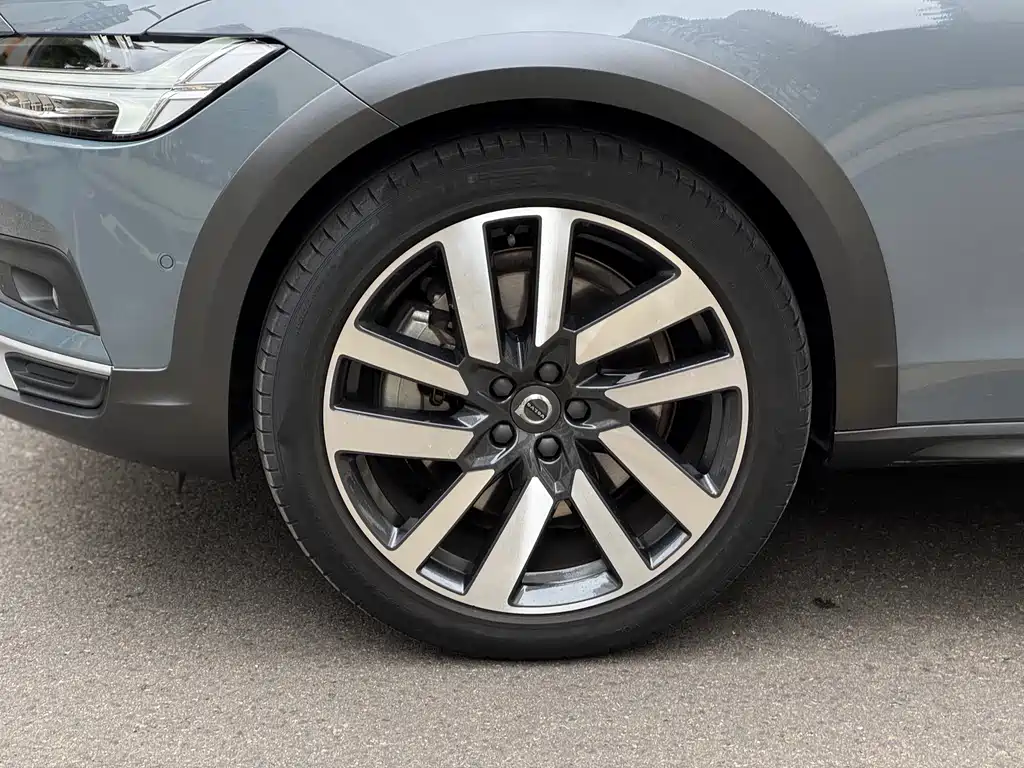 Volvo V90 2023