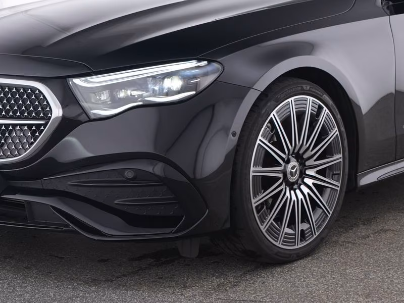 Mercedes-Benz E 220 2025