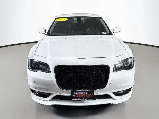 Chrysler 300 2022