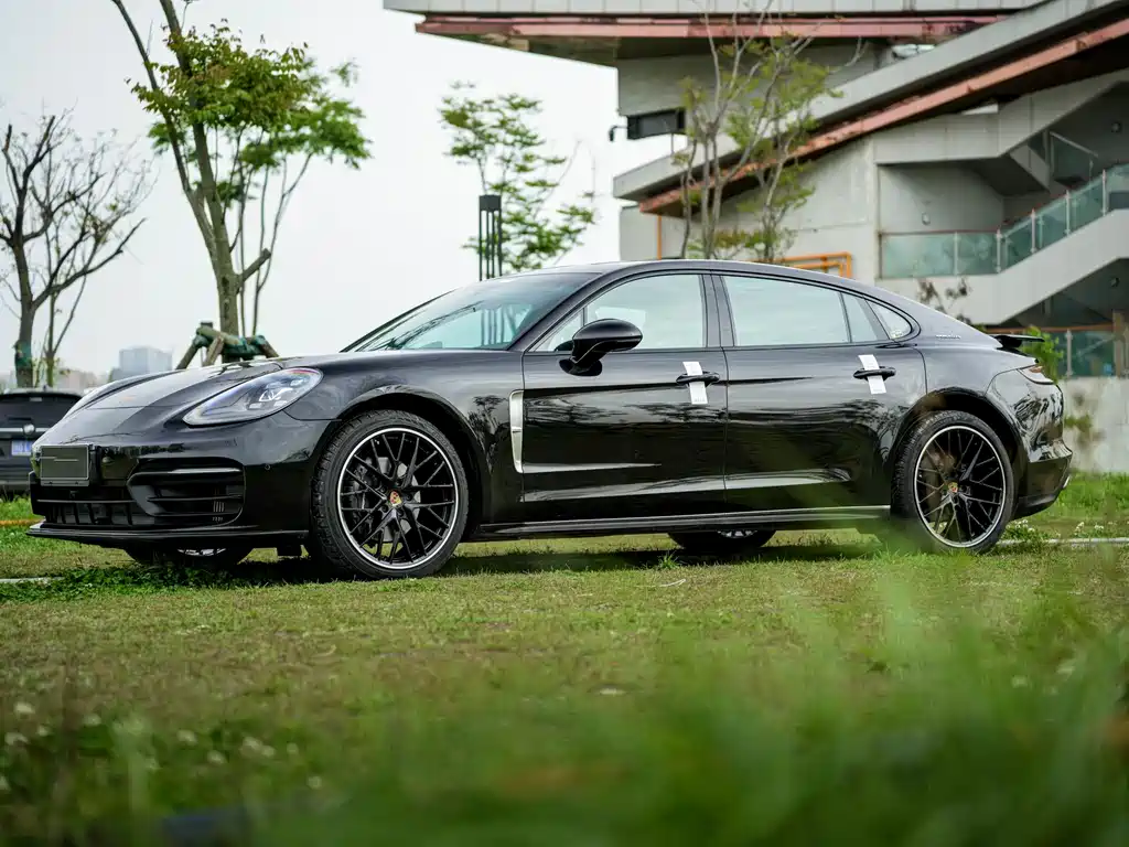 Porsche Panamera 2021
