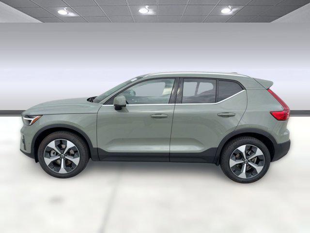 Volvo XC40 2025