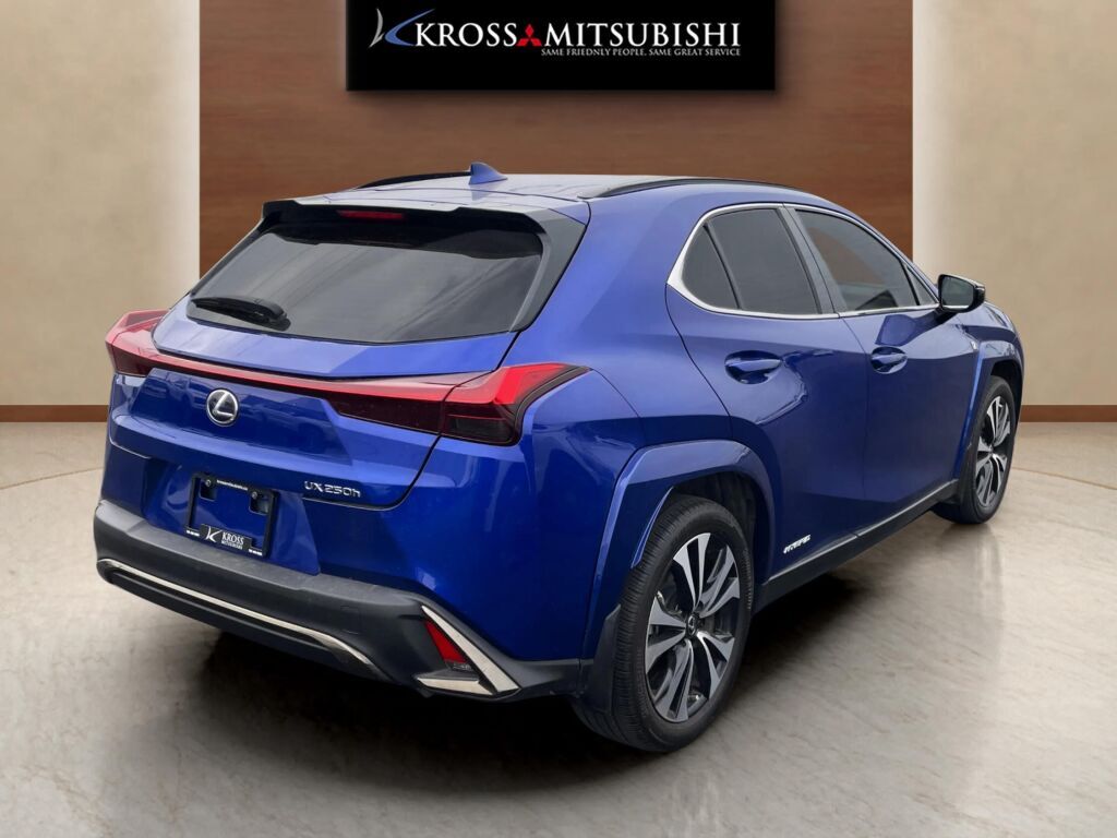 Lexus UX 2022