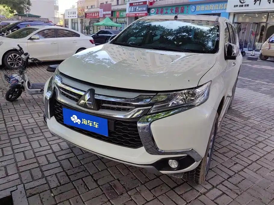 Mitsubishi Pajero 2020