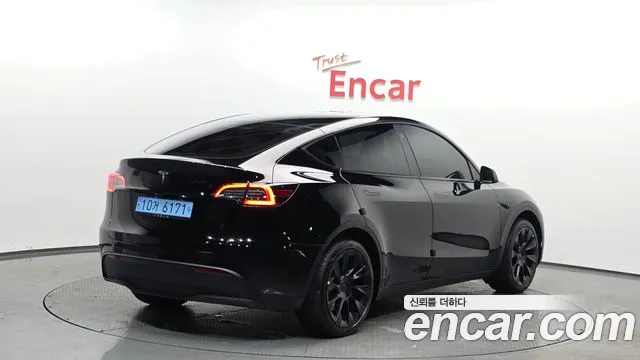 Tesla Model Y 2024