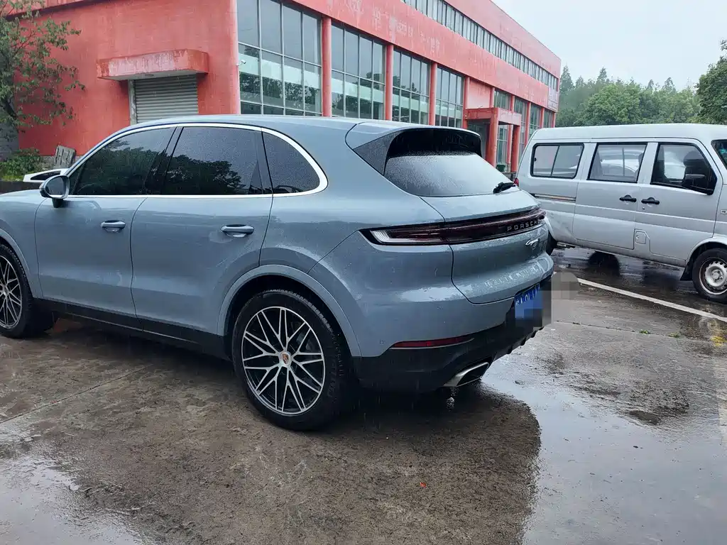 Porsche Cayenne 2025