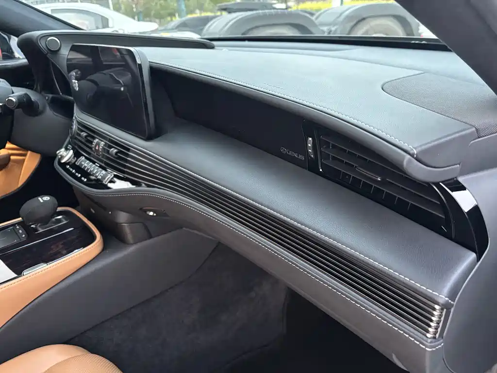 Lexus LS 2023