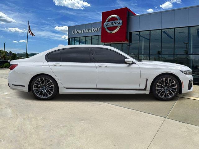 BMW 750 2022