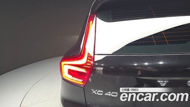 Volvo XC40 2025