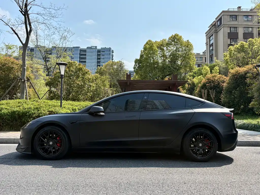 Tesla Model 3 2024