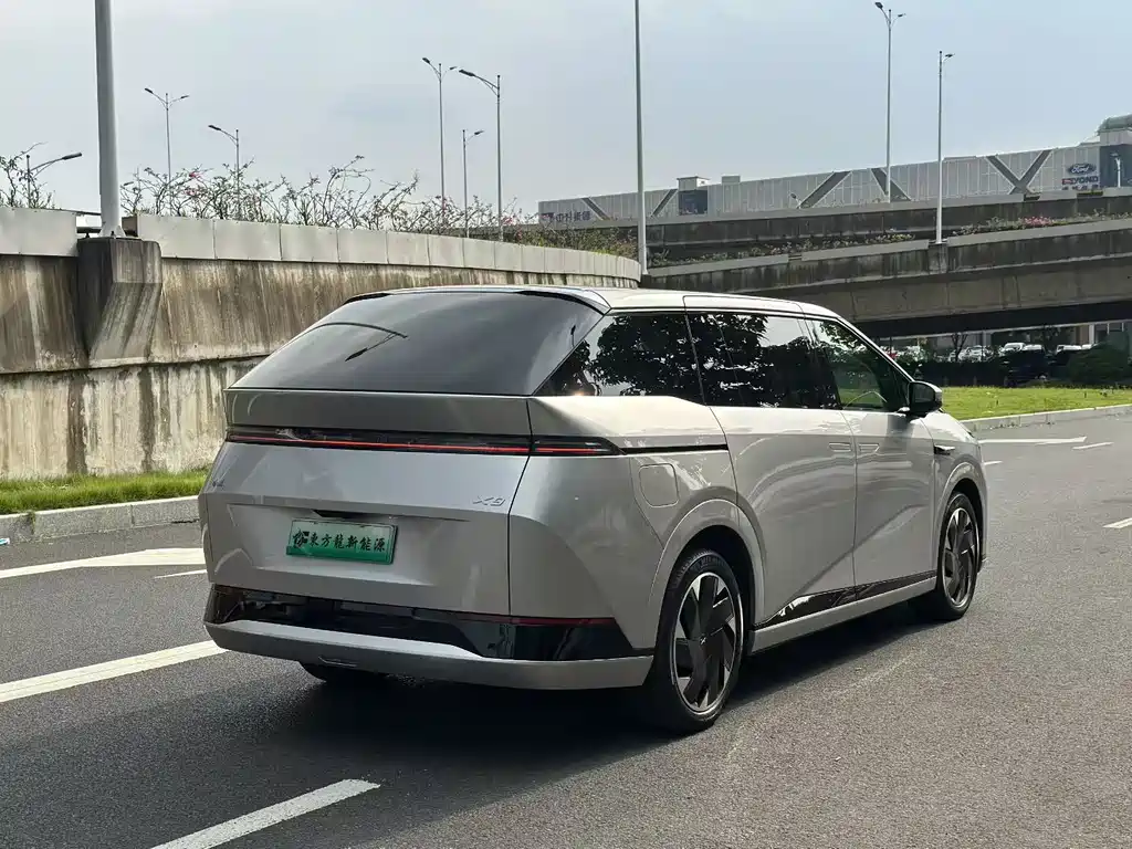 Xpeng X9 2024
