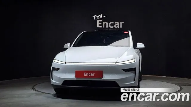 Tesla Model Y 2025