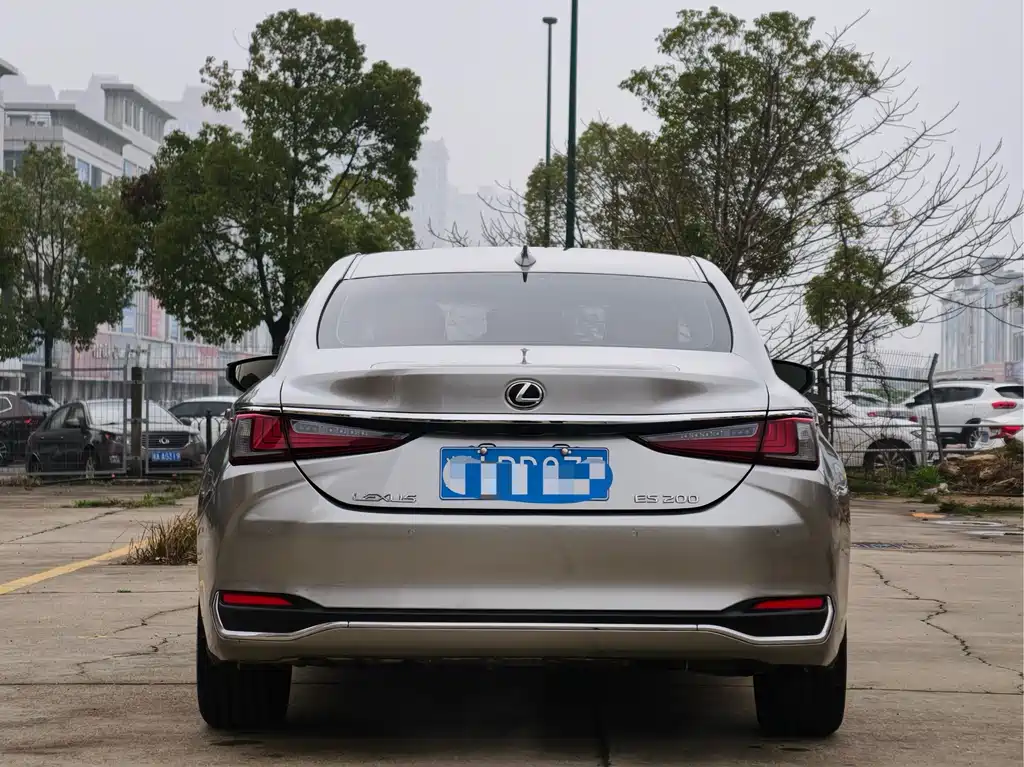 Lexus ES 2021