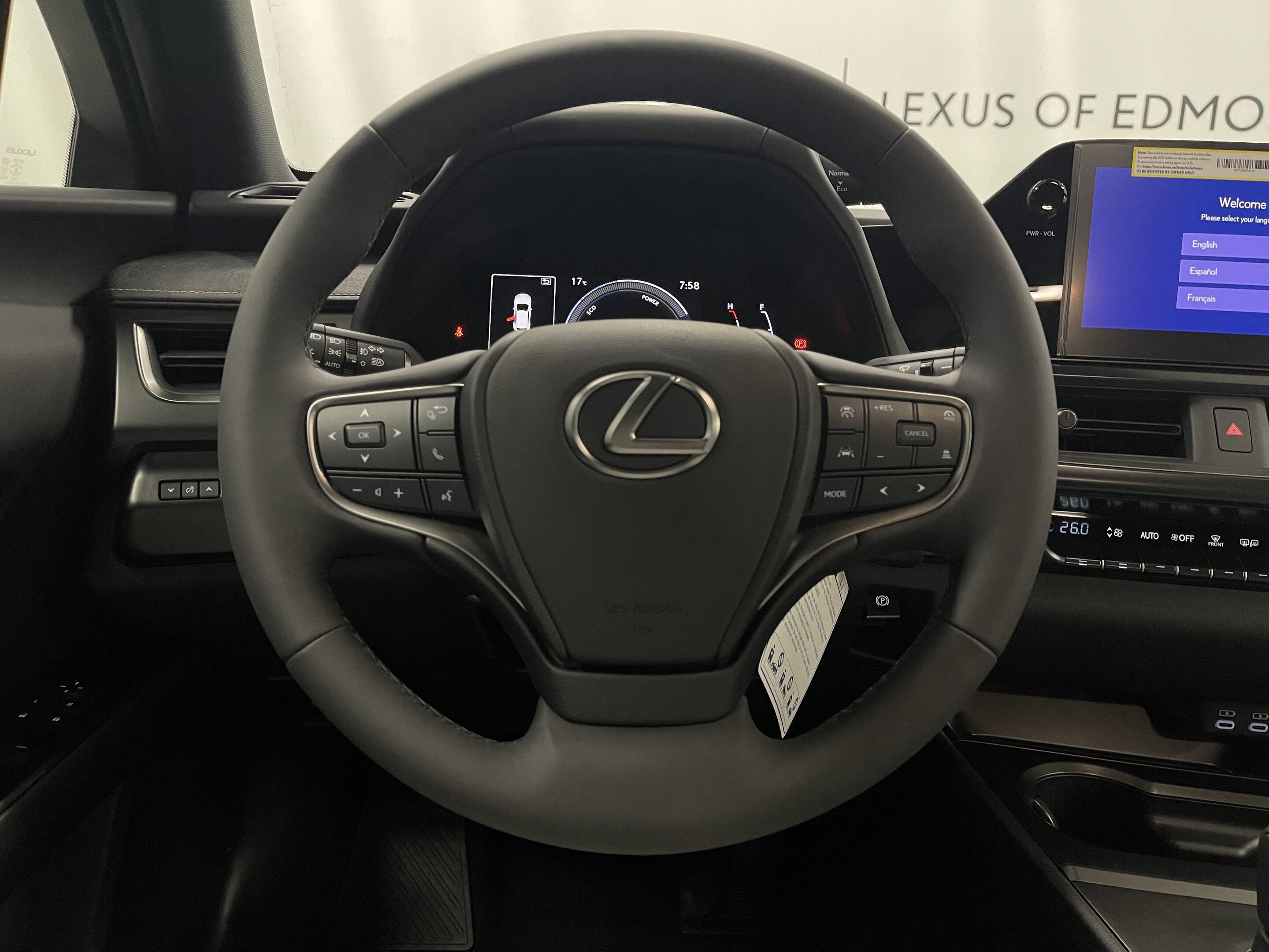 Lexus UX 2025