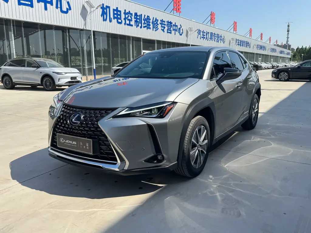 Lexus UX 2023