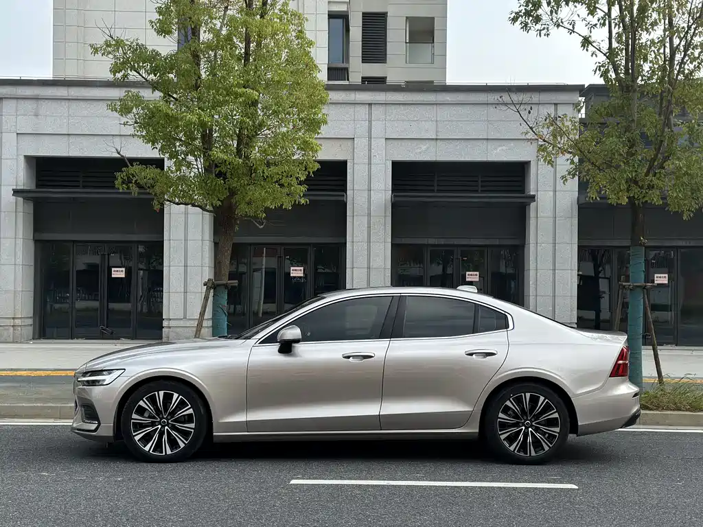 Volvo S60 2024