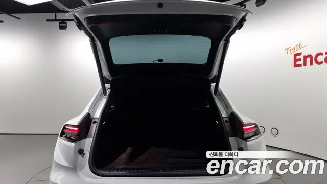 Porsche Macan 2025