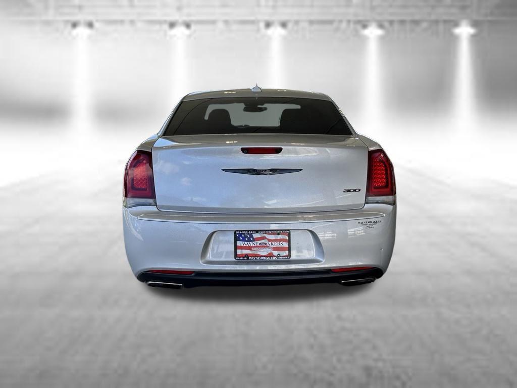 Chrysler 300 2021