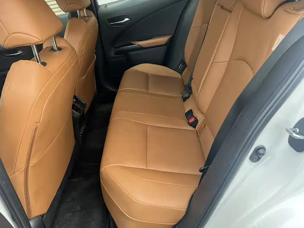 Lexus UX 2022