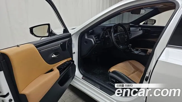 Lexus ES 2023