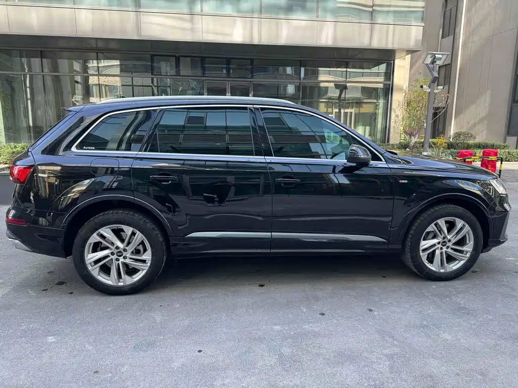 Audi Q7 2024