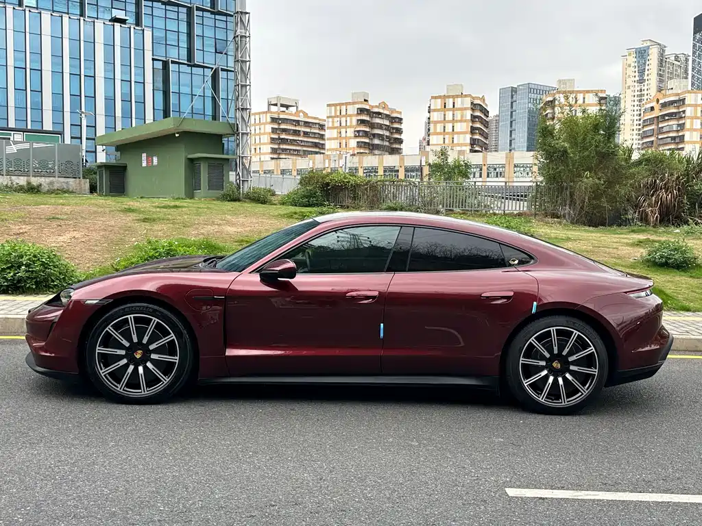 Porsche Taycan 2021