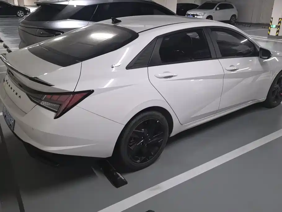 Hyundai Elantra 2022