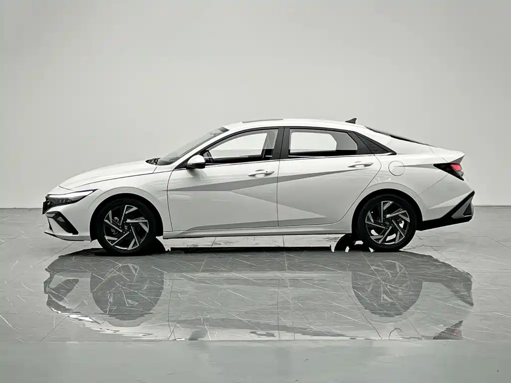 Hyundai Elantra 2025