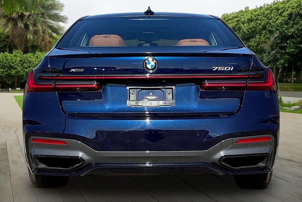 BMW 750 2022