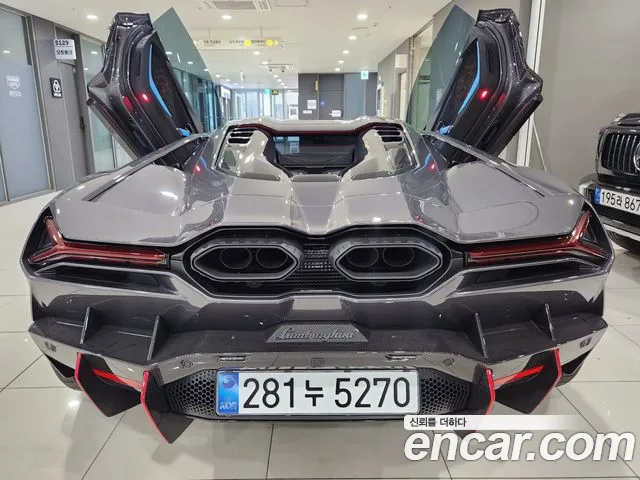 Lamborghini Revuelto 2025